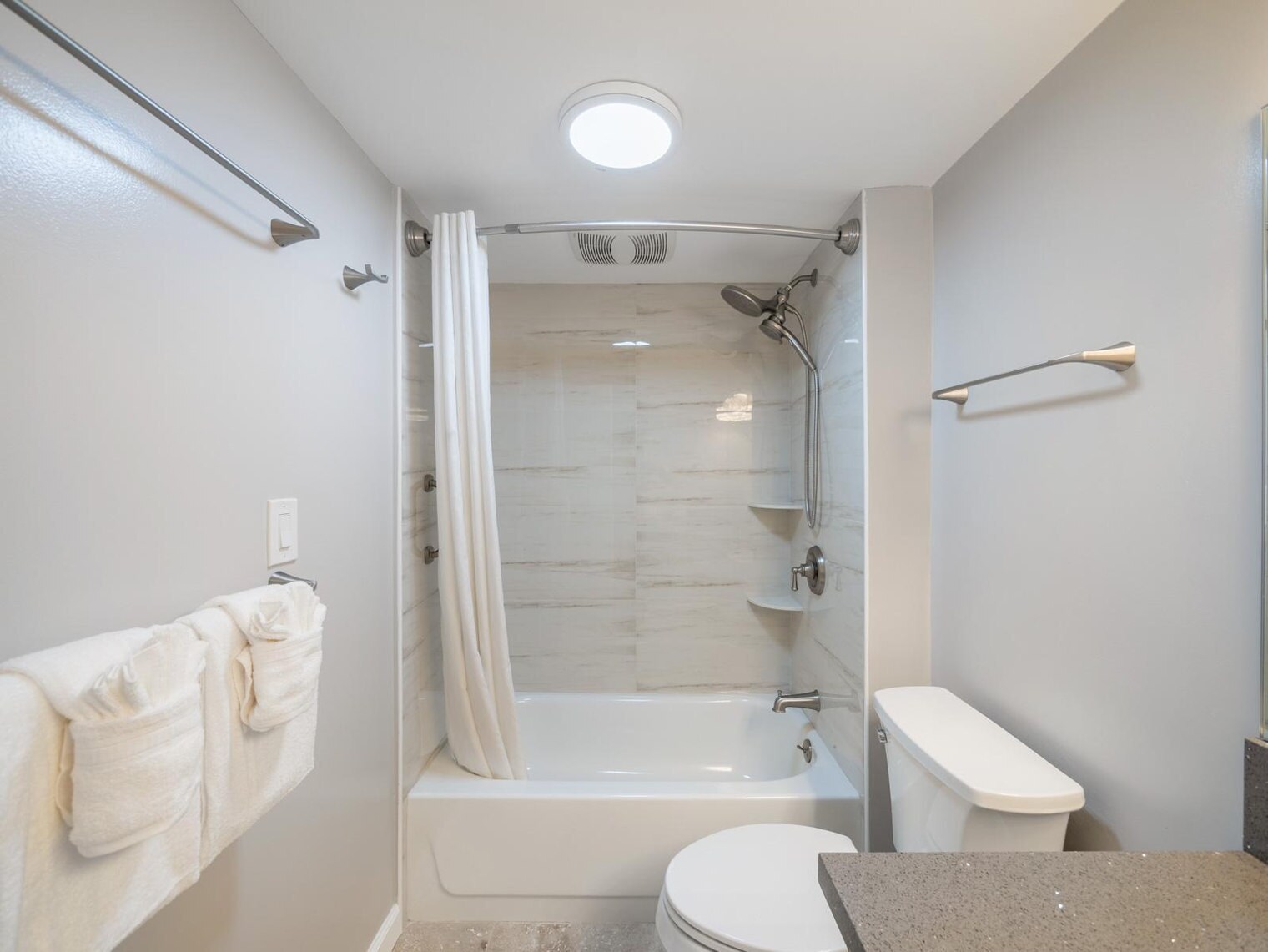 Building Photo - 2140 Kuhio Avenue-ID1327716P