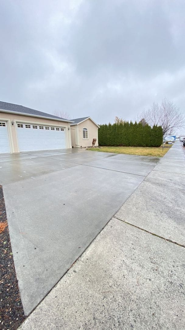 Building Photo - Triple Car Garage & New Interior Paint