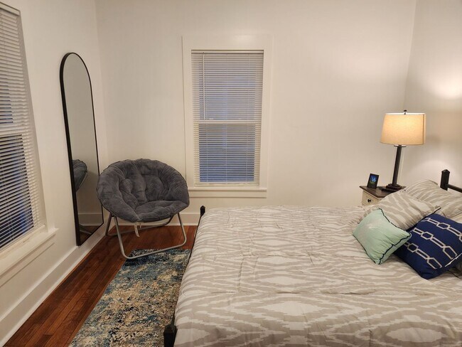 Building Photo - Remodeled 2 Story 3 Bedroom Home Located in SW Grand Rapids, MI