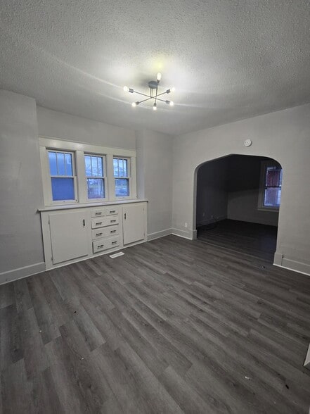 Building Photo - 2358 Putnam St