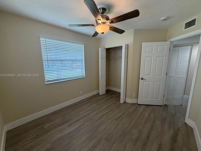 Building Photo - 8443 Royal Palm Blvd