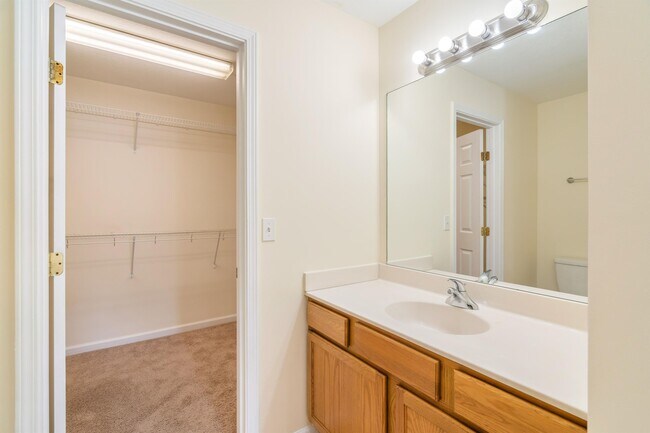 Building Photo - 1703 Maple View Way