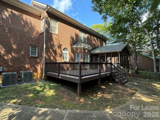 Building Photo - 7127 Weddington Brook Dr