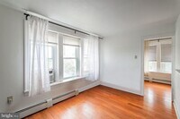 Building Photo - 400 N 32nd St