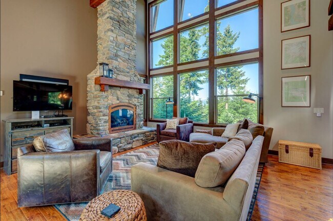 Building Photo - Gorgeous Furnished Home with Mountain Views!