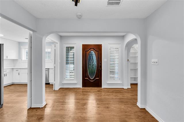 Building Photo - 3109 Lakeside Dr