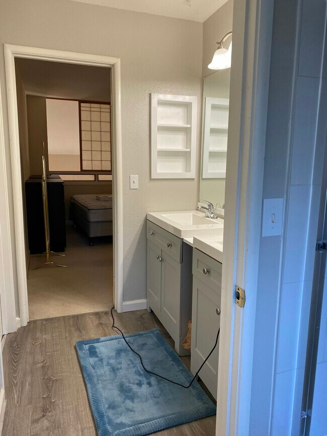 Building Photo - 206 2nd St