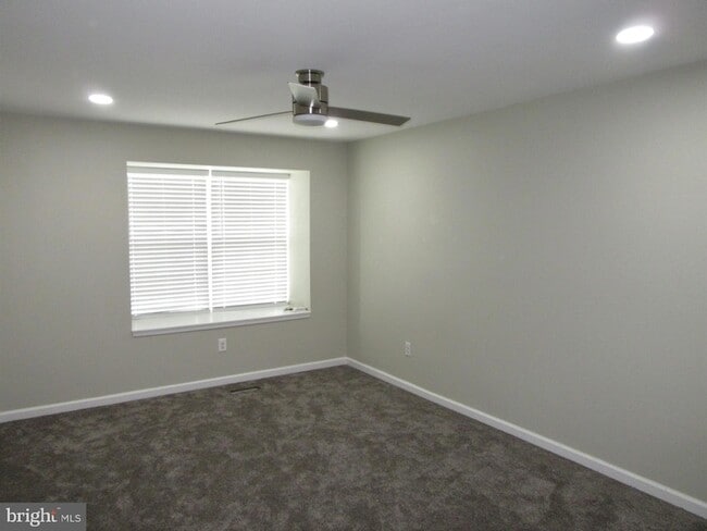 Building Photo - 707 S Twin Lakes Blvd