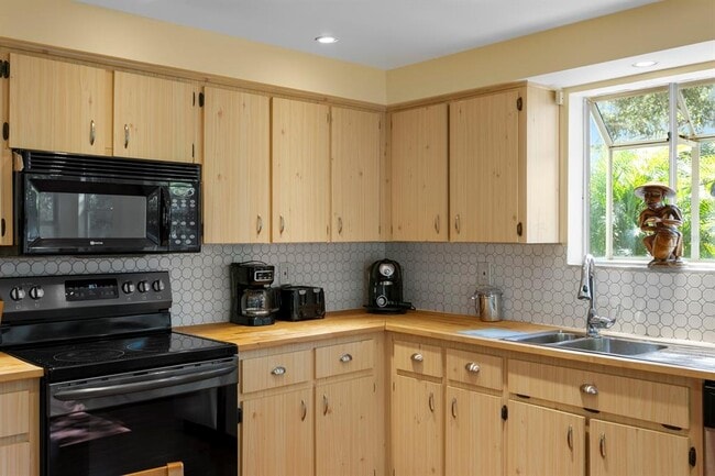 Building Photo - 1343 Highland Ave NW