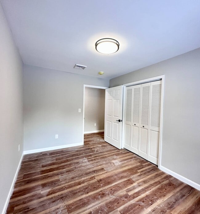 Building Photo - 521 Middleline Rd