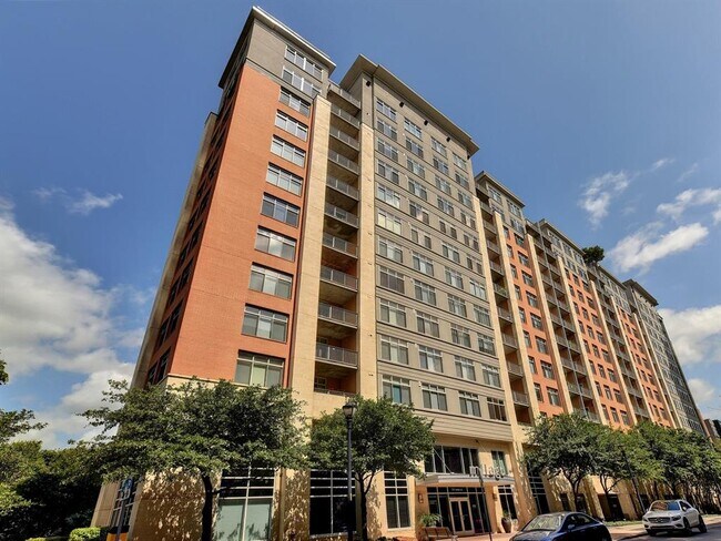 Building Photo - 54 Rainey St