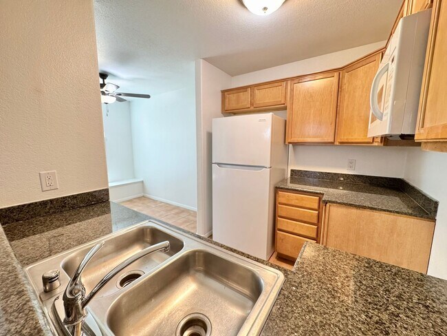 Building Photo - 3145 E Flamingo Rd