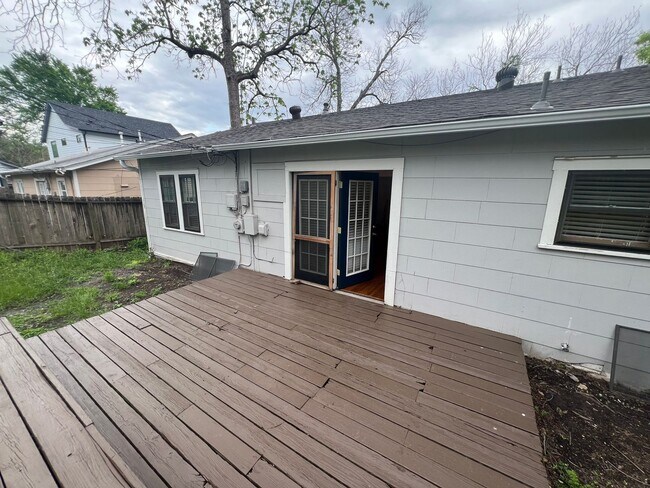 Building Photo - Cherrywood Bungalow for Rent