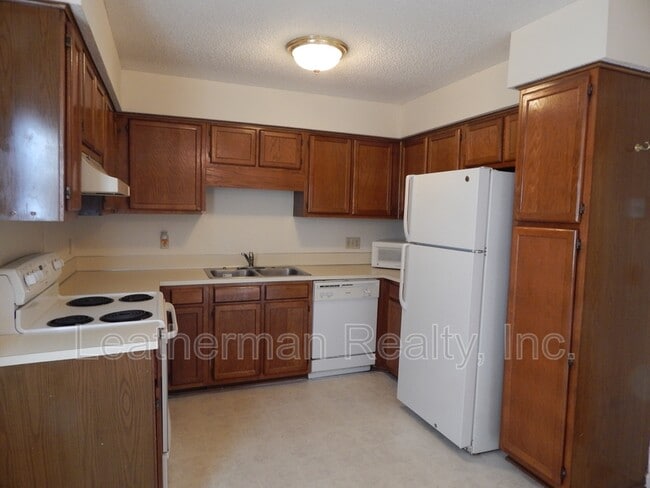 Building Photo - 738 Coventry Ln