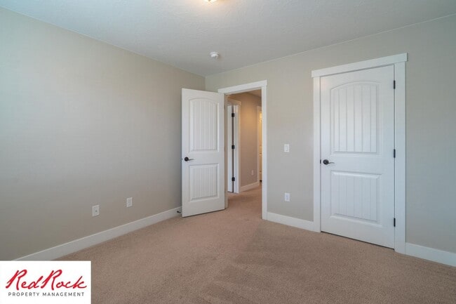 Building Photo - 4 Bedroom Spacious St. George Home with Large Backyard