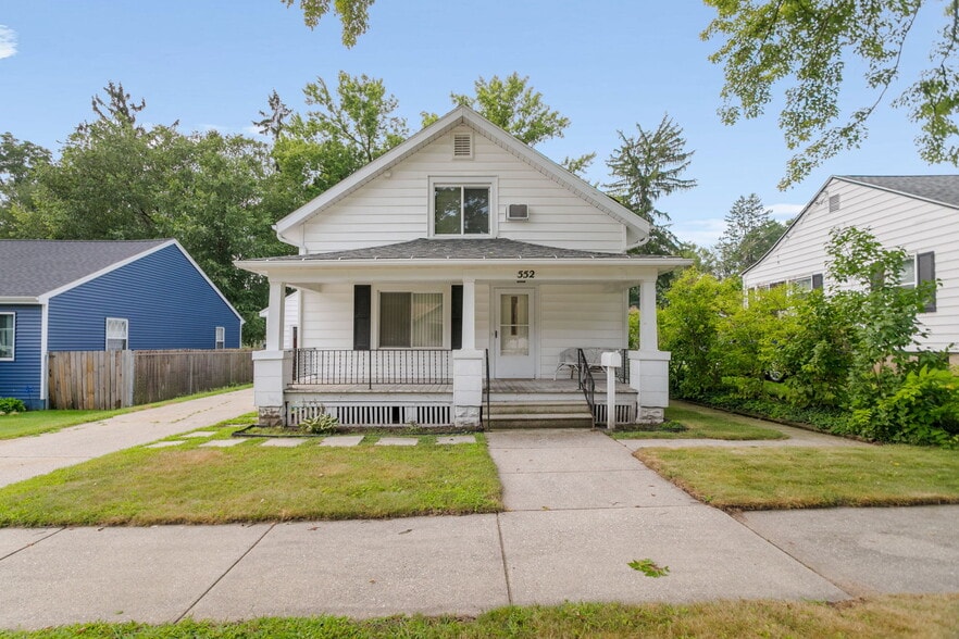 Building Photo - 552 1st Ct