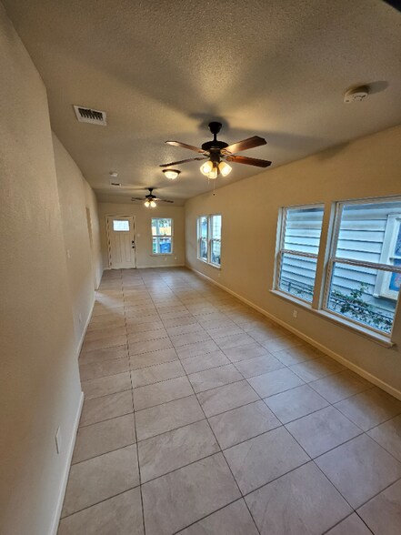 Building Photo - 1016 Center St