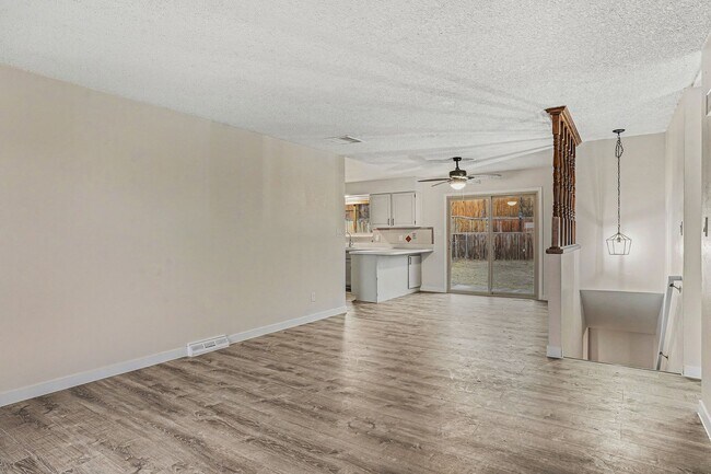 Building Photo - Renovated Duplex Available in Arvada!