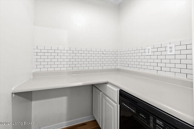 Building Photo - 250 Buck Knobs Rd