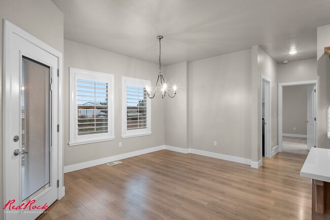 Building Photo - Beautiful and Modern 5 Bedroom Home in Cedar City!