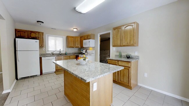 Building Photo - 47 Holstone Ln