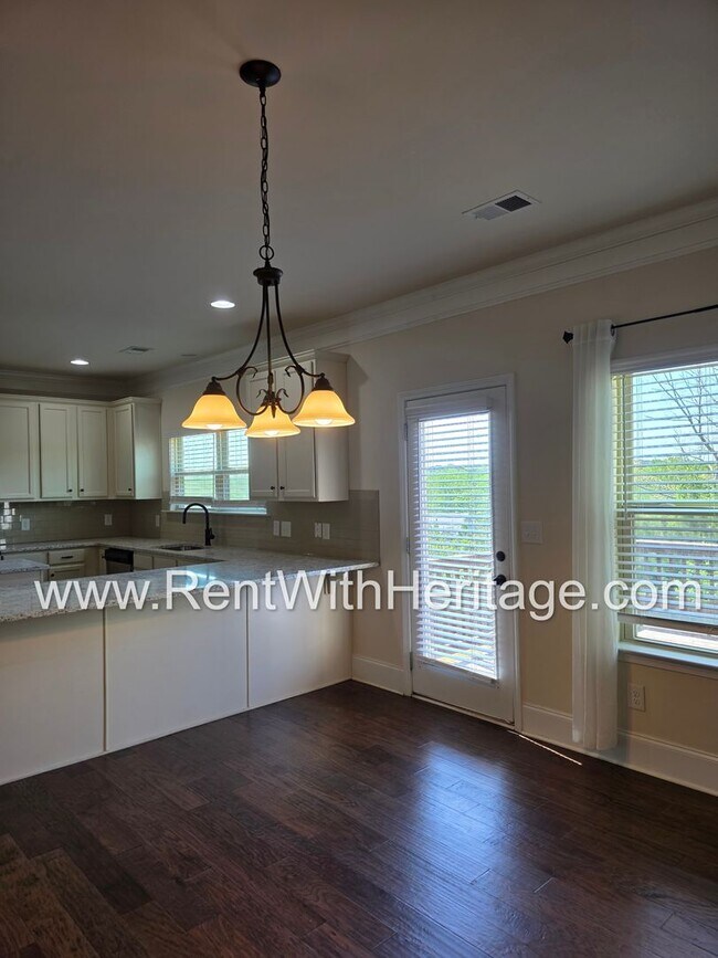 Building Photo - ABSOLUTELY BEAUTIFUL 5 BEDROOM/ 4.5 BATH HOME YOU DONT WANT TO MISS.