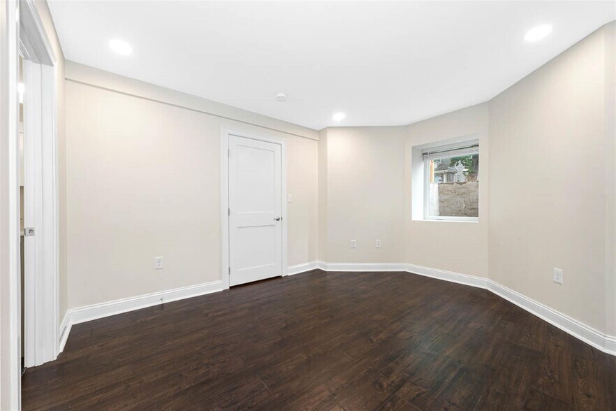 Building Photo - 75 Winchester St