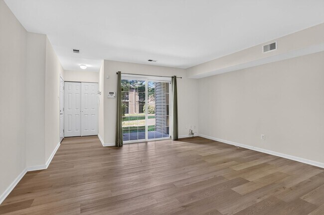 Building Photo - 1 Bed, 1 Bath Condo In Desirable Blue Bell Community!