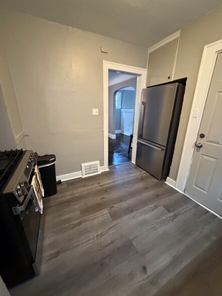 Building Photo - 8327 Northlawn St