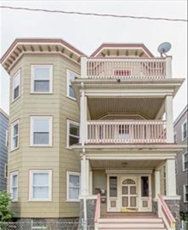 Building Photo - 12 Taft St