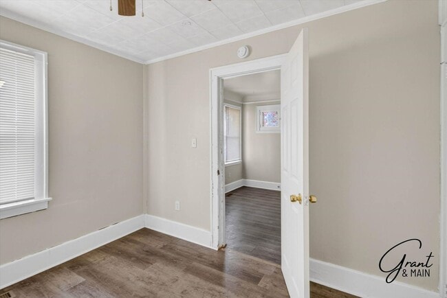 Building Photo - $1250 3 bedroom bungalow