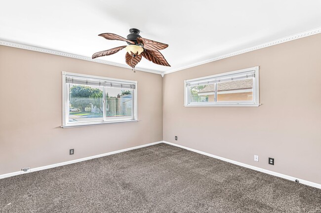 Building Photo - Expansive Three-Bedroom Home with Front and Back Yard in Long Beach AVAILABLE NOW