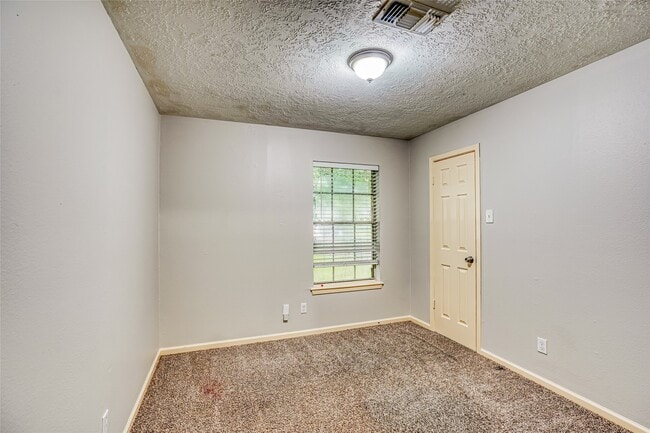 Building Photo - 4419 Curly Oaks Dr