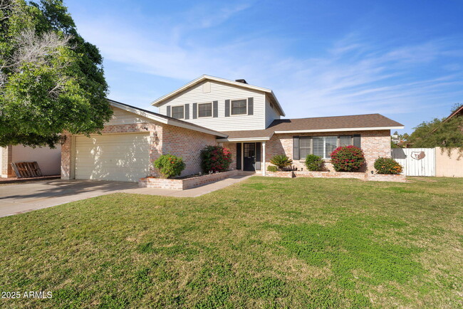 Building Photo - 2542 W Nopal Ave