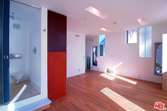 Building Photo - 116 Pacific Ave