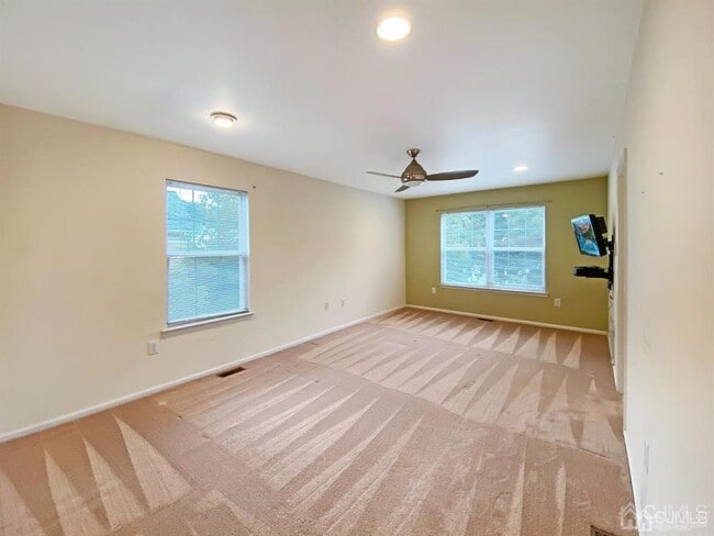 Building Photo - 48 Berkshire Way