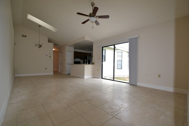 Building Photo - Gorgeous fully renovated 4 BR Oviedo Home ...