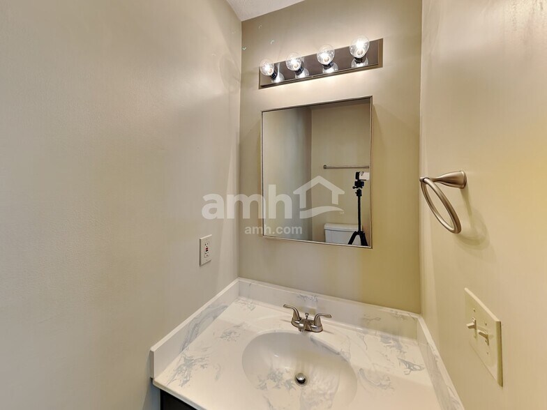 Building Photo - 115 Grove Run Rd