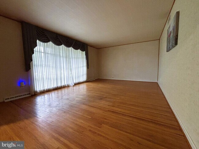 Building Photo - 415 Monmouth Dr