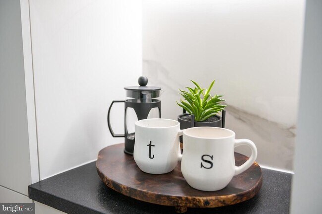 Building Photo - 1316 8th St NW