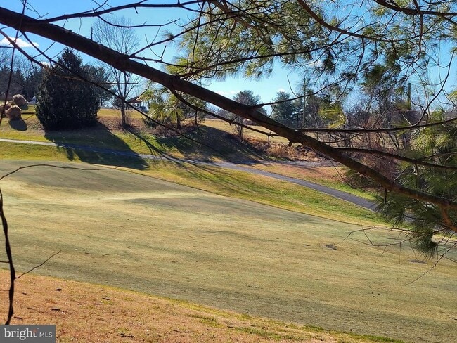 Building Photo - 4950 Columbia Rd