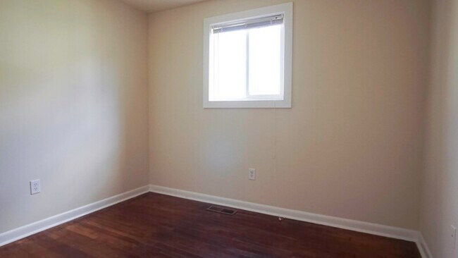 Building Photo - 1911 Lakeview Ave