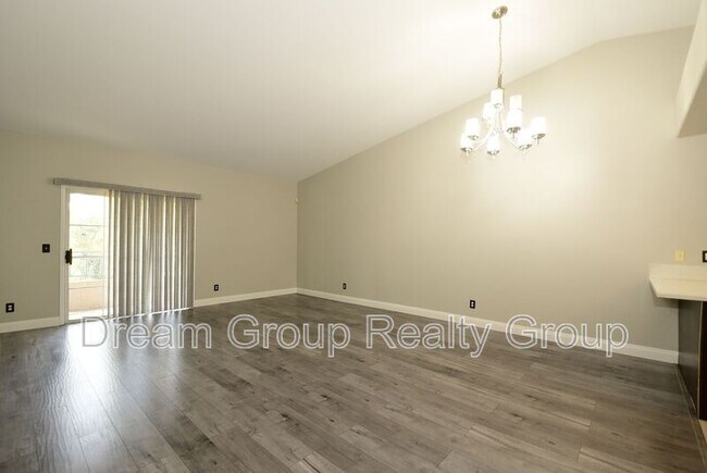 Building Photo - 10524 Autumn Pine Ave