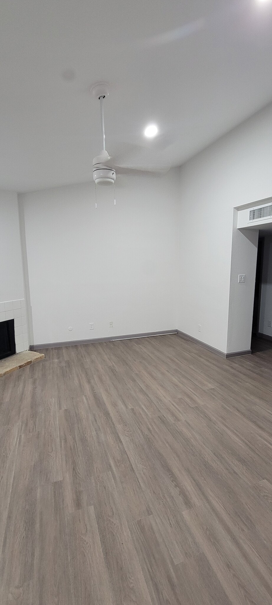 Living room - 7142 N Holiday Dr