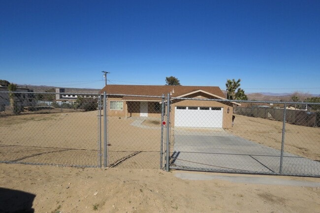 Building Photo - Beautiful 3/2 home in Friendly Hills!