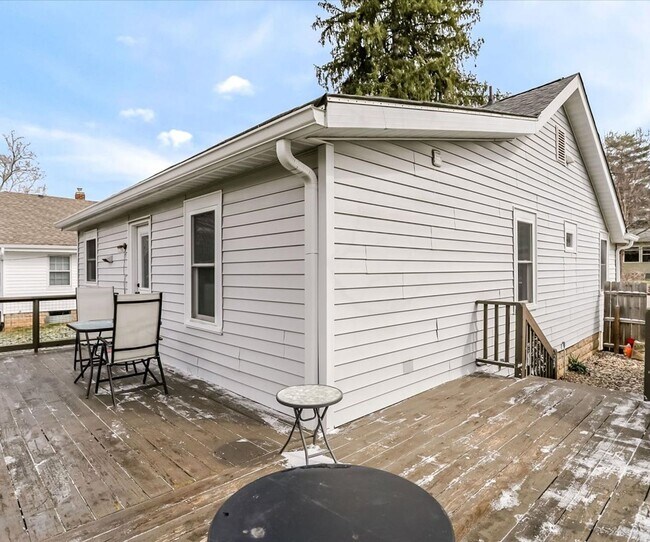 Building Photo - Beautiful New Listing Available August 21, 2026.  Monthly rent $2,100