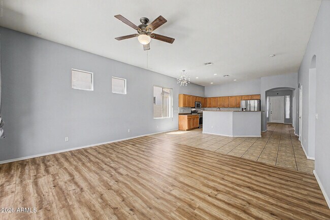 Building Photo - 7233 W Paradise Ln
