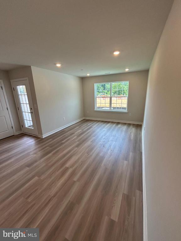 Building Photo - 38 Barnes Wy