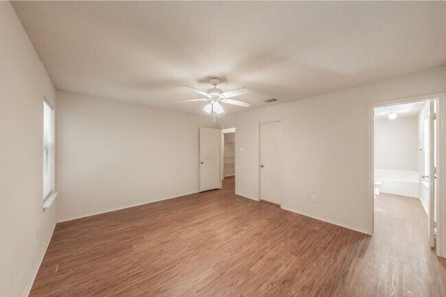 Building Photo - 10325 Bear Hollow Dr