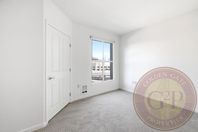 Building Photo - 140 S Van Ness Ave